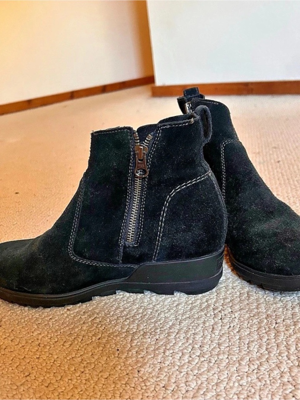 Sorel Women's Evie Boot Size 8 Waterproof Wedge Heel Bootie Black Suede Zip